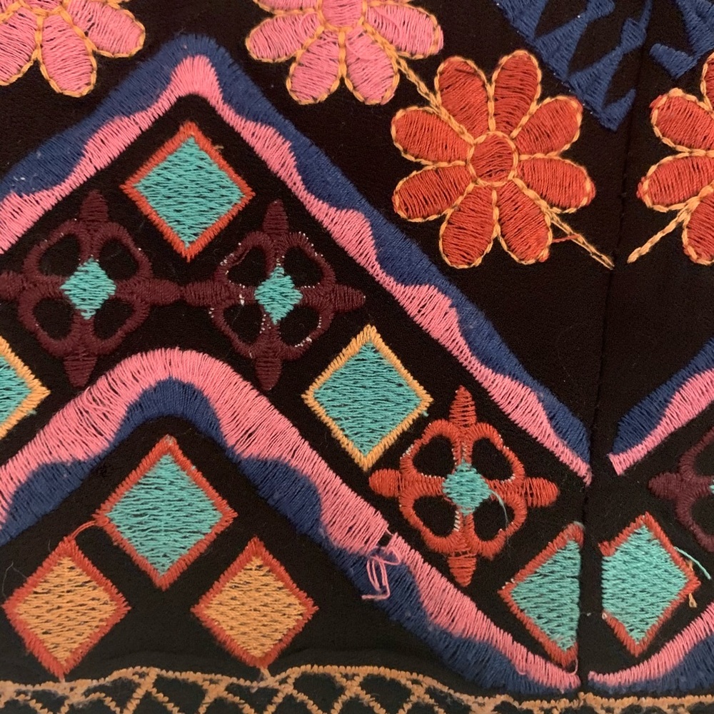 Embroidered Tank Top - Picture 3 of 6